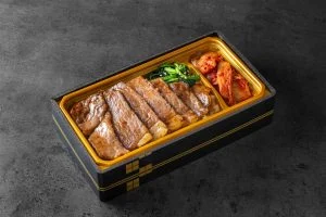 君津の和牛焼肉店で味わうサーロイン焼肉弁当とキムチ