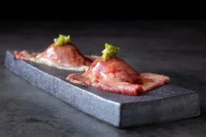 君津で味わう悠雅牛の和牛炙り握り寿司